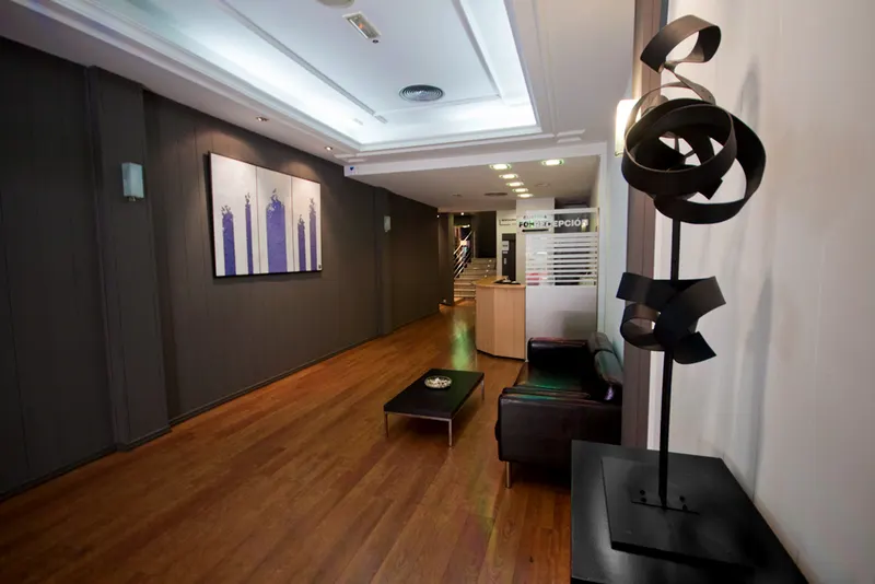 Recepción y zona de estar del Hotel Fornos